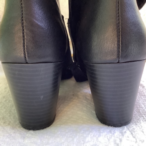 EUC Kari Blue Black Ankle Bootie stylish - Picture 9 of 12
